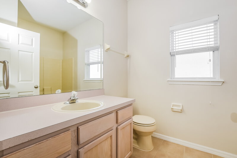 1,955/Mo, 2516 Teak Ct Kissimmee, FL 34743 Bathroom View