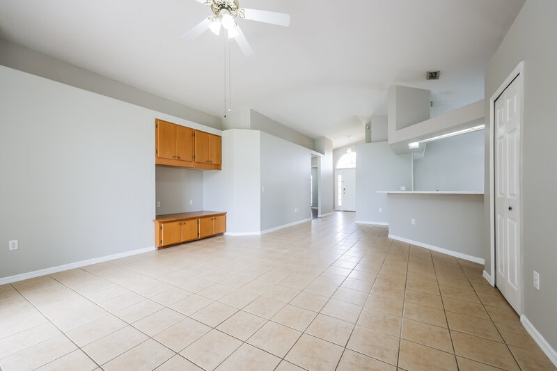 2,725/Mo, 16410 Coopers Hawk Ave Clermont, FL 34714 Living Room View 2