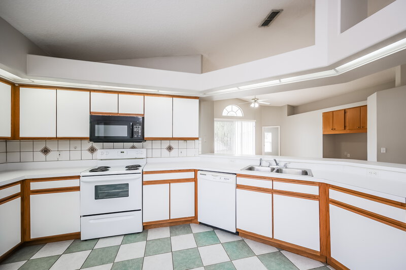 2,725/Mo, 16410 Coopers Hawk Ave Clermont, FL 34714 Kitchen View