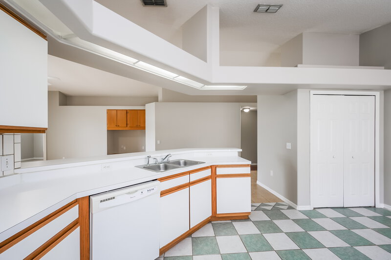 2,725/Mo, 16410 Coopers Hawk Ave Clermont, FL 34714 Kitchen View 2