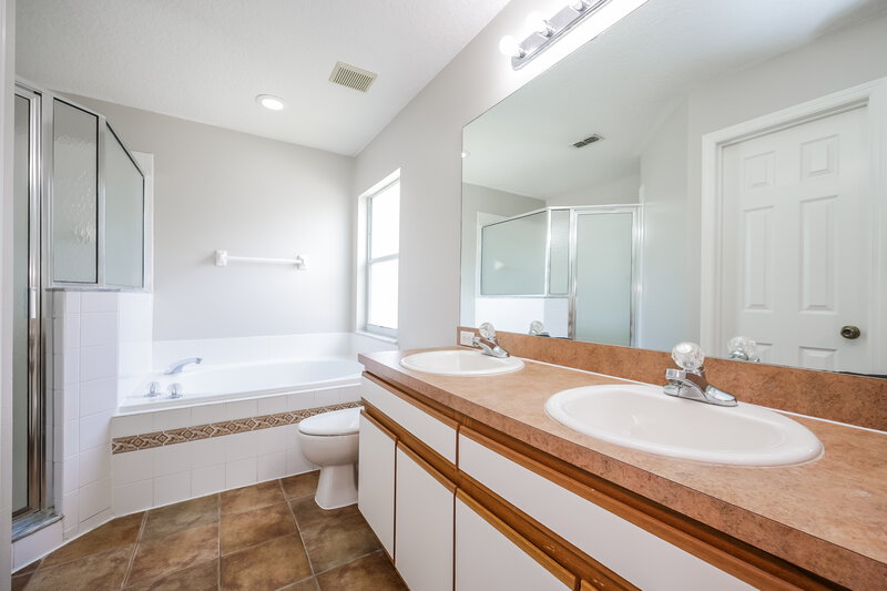 2,725/Mo, 16410 Coopers Hawk Ave Clermont, FL 34714 Bathroom View