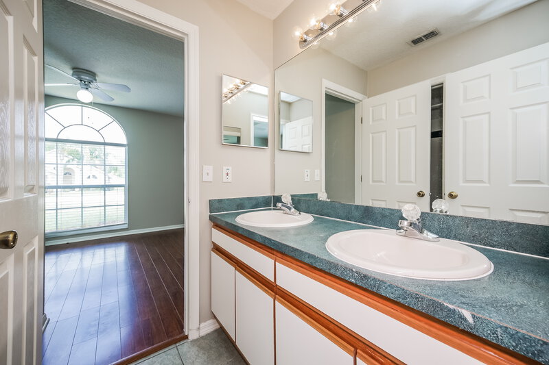 2,725/Mo, 16410 Coopers Hawk Ave Clermont, FL 34714 Bathroom View 2