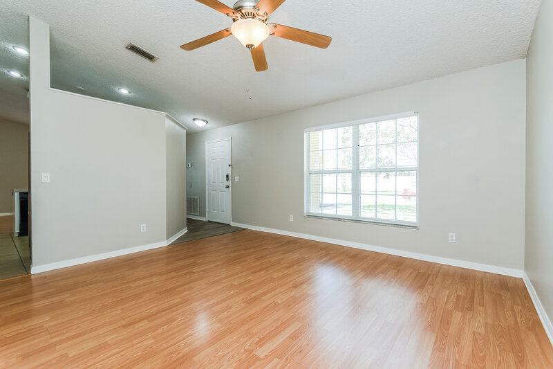 1,985/Mo, 8642 Wellington Loop Kissimmee, FL 34747 Living Room View