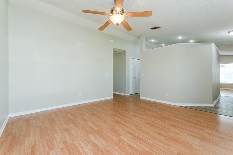 1,985/Mo, 8642 Wellington Loop Kissimmee, FL 34747 Living Room View 2