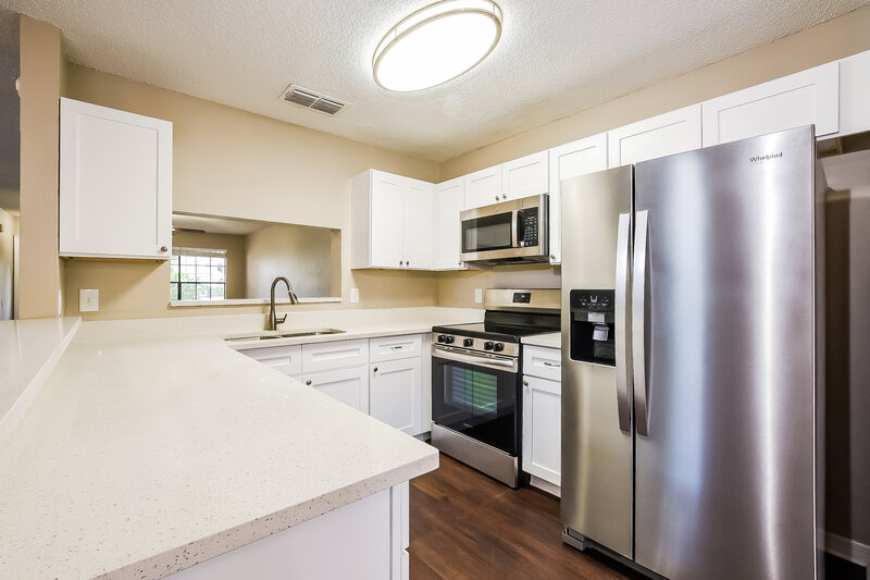 2,170/Mo, 2197 Grasmere Dr Apopka, FL 32703 Kitchen View