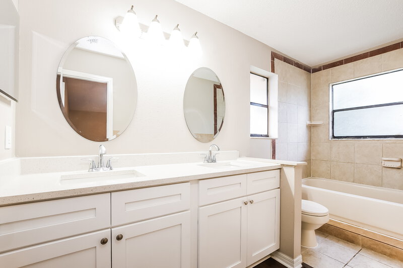 2,170/Mo, 2197 Grasmere Dr Apopka, FL 32703 Main Bathroom View