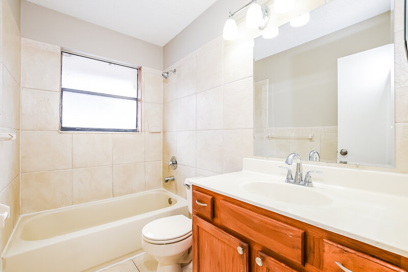 2,170/Mo, 2197 Grasmere Dr Apopka, FL 32703 Bathroom View