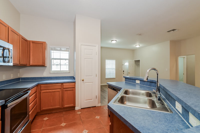 2,200/Mo, 1152 Orange Grove Ln Apopka, FL 32712 Kitchen View 2