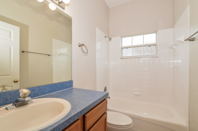 2,200/Mo, 1152 Orange Grove Ln Apopka, FL 32712 Bathroom View