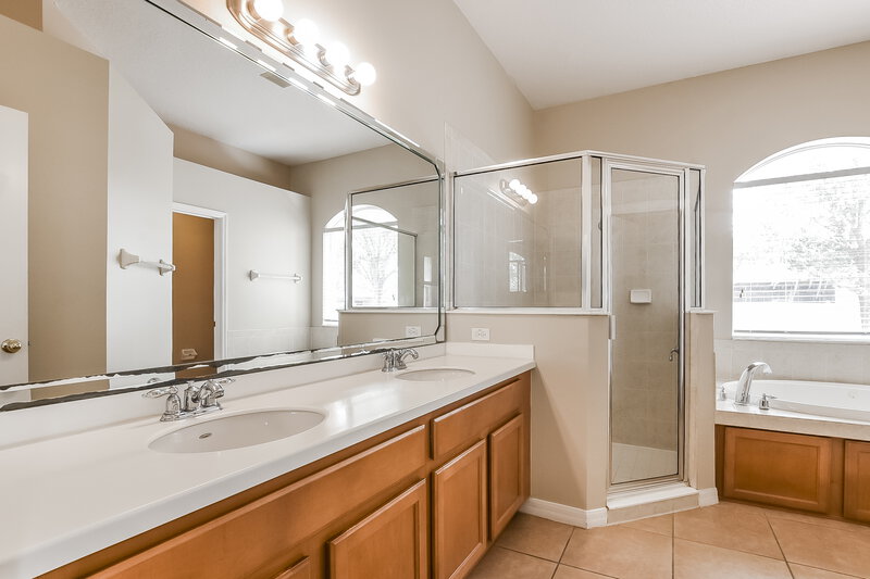 2,465/Mo, 4322 Rock Hill Loop Apopka, FL 32712 Main Bathroom View