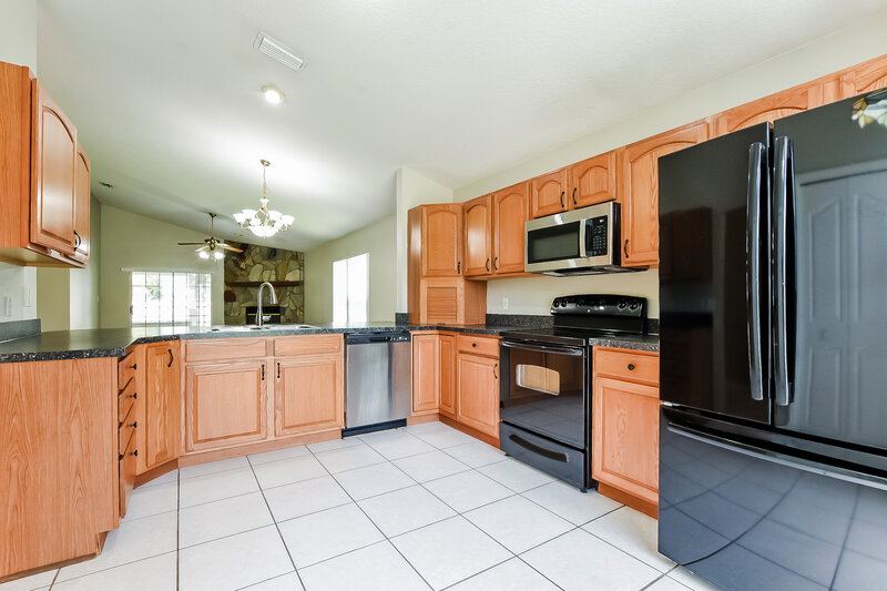 2,465/Mo, 1060 Covington St Oviedo, FL 32765 Kitchen View
