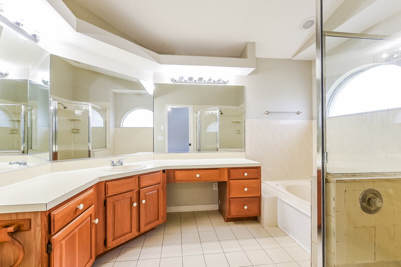 2,465/Mo, 1060 Covington St Oviedo, FL 32765 Main Bathroom View