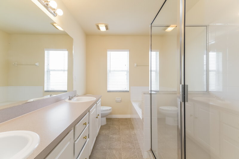 2,395/Mo, 642 Whisper Sound St Minneola, FL 34715 Master Bathroom View