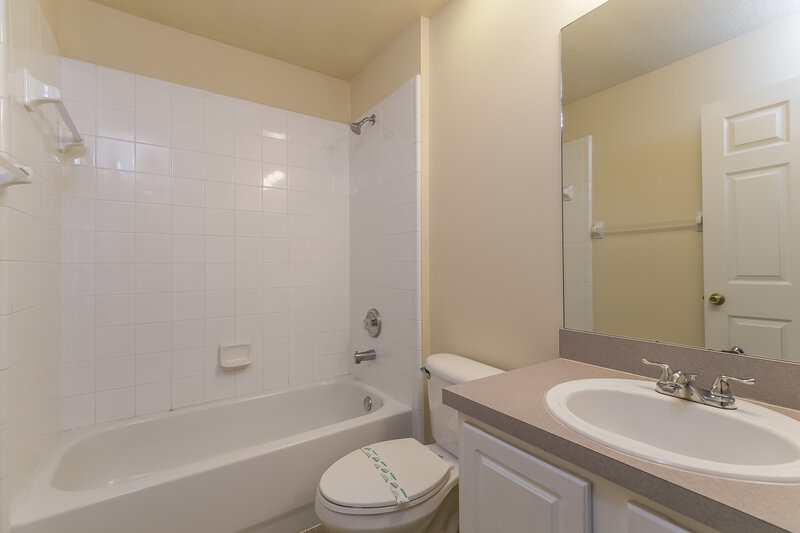 2,395/Mo, 642 Whisper Sound St Minneola, FL 34715 Bathroom View