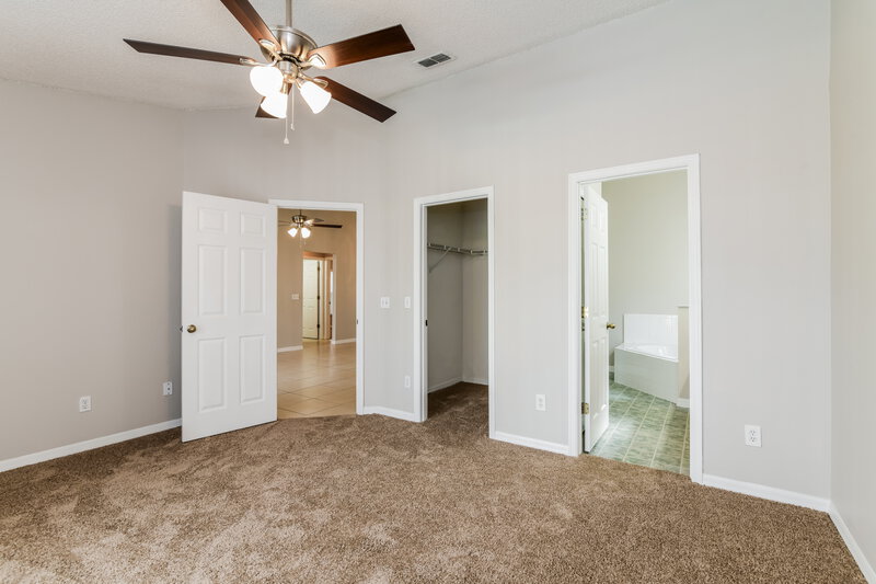 2,330/Mo, 17113 Woodcrest Way Clermont, FL 34714 Main Bedroom View
