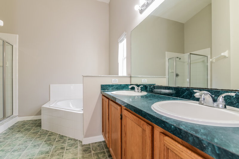 2,330/Mo, 17113 Woodcrest Way Clermont, FL 34714 Main Bathroom View