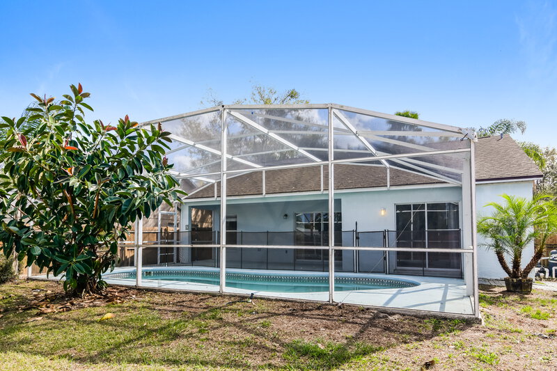 2,330/Mo, 17113 Woodcrest Way Clermont, FL 34714 Rear View