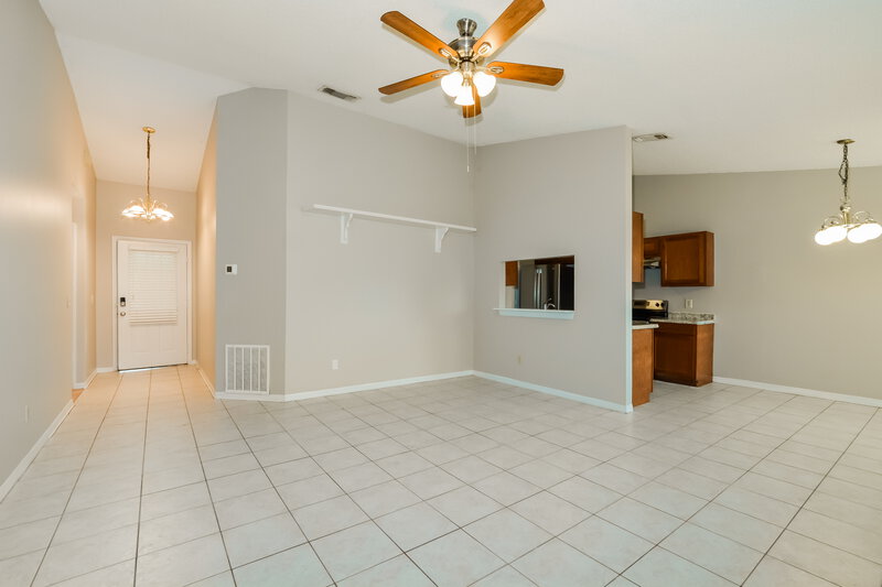 2,210/Mo, 9324 Pavillion Dr Orlando, FL 32825 Living Room View 2