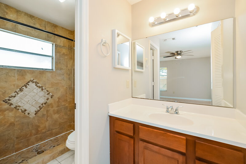 2,210/Mo, 9324 Pavillion Dr Orlando, FL 32825 Main Bathroom View