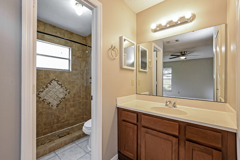 2,155/Mo, 9324 Pavillion Dr Orlando, FL 32825 Main Bathroom View