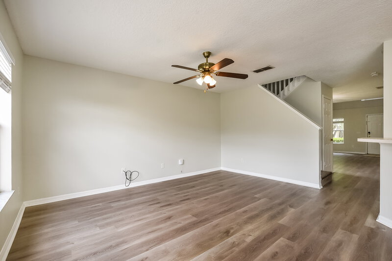 2,920/Mo, 2217 Heathwood Cir Orlando, FL 32828 Living Room View 2