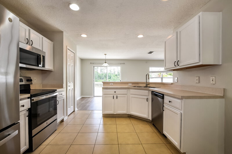2,920/Mo, 2217 Heathwood Cir Orlando, FL 32828 Kitchen View