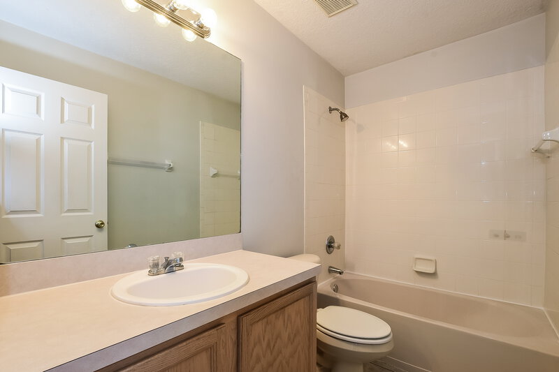 2,920/Mo, 2217 Heathwood Cir Orlando, FL 32828 Bathroom View