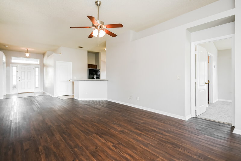 2,235/Mo, 903 Cork Oak Ln Minneola, FL 34715 Living Room View 2