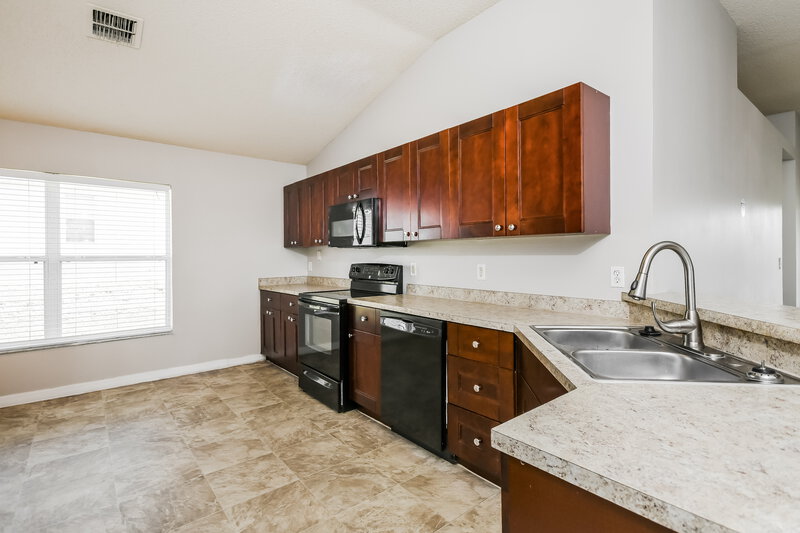2,235/Mo, 903 Cork Oak Ln Minneola, FL 34715 Kitchen View