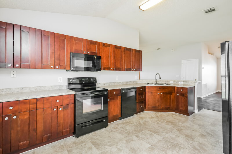 2,235/Mo, 903 Cork Oak Ln Minneola, FL 34715 Kitchen View 2