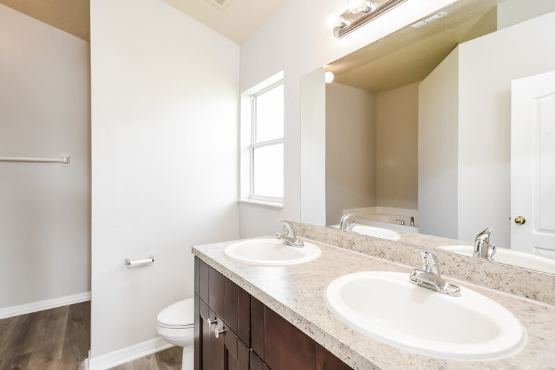 2,235/Mo, 903 Cork Oak Ln Minneola, FL 34715 Main Bathroom View