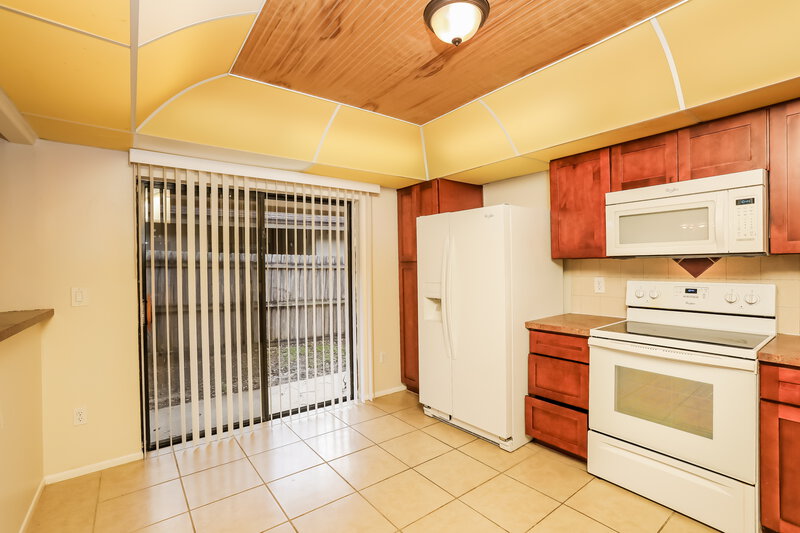 2,205/Mo, 3485 S Saint Lucie Dr Casselberry, FL 32707 Kitchen View 2