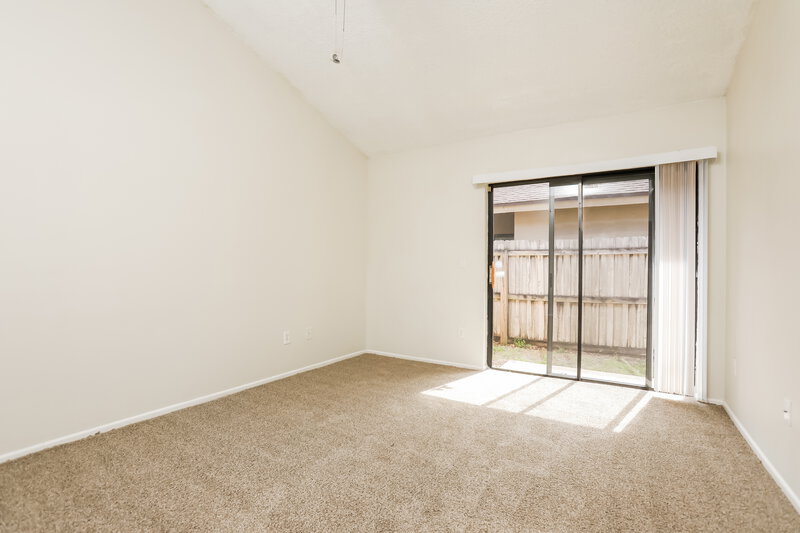 2,205/Mo, 3485 S Saint Lucie Dr Casselberry, FL 32707 Main Bedroom View 2