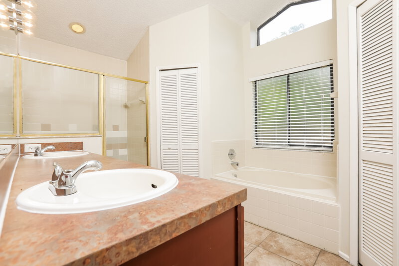 2,205/Mo, 3485 S Saint Lucie Dr Casselberry, FL 32707 Main Bathroom View