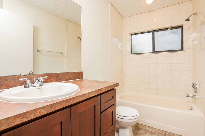 2,205/Mo, 3485 S Saint Lucie Dr Casselberry, FL 32707 Bathroom View