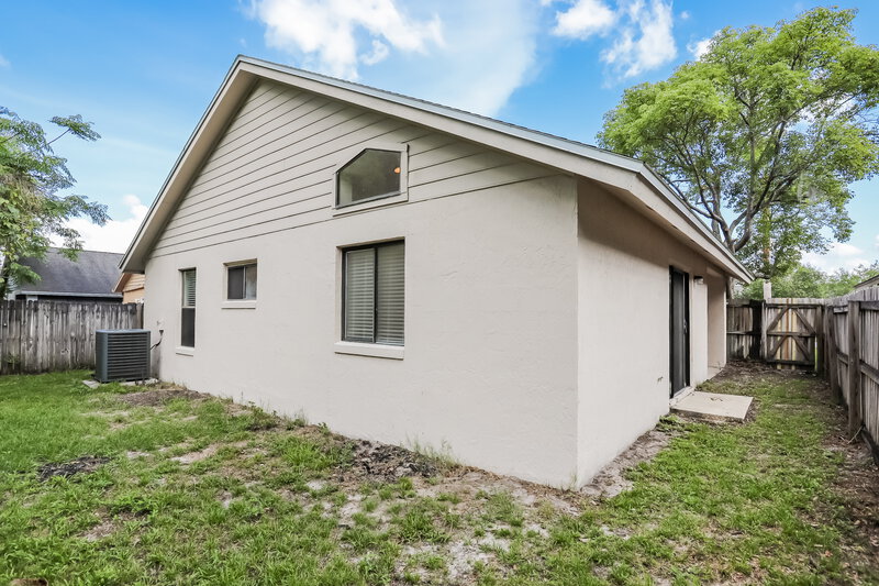 2,205/Mo, 3485 S Saint Lucie Dr Casselberry, FL 32707 Rear View