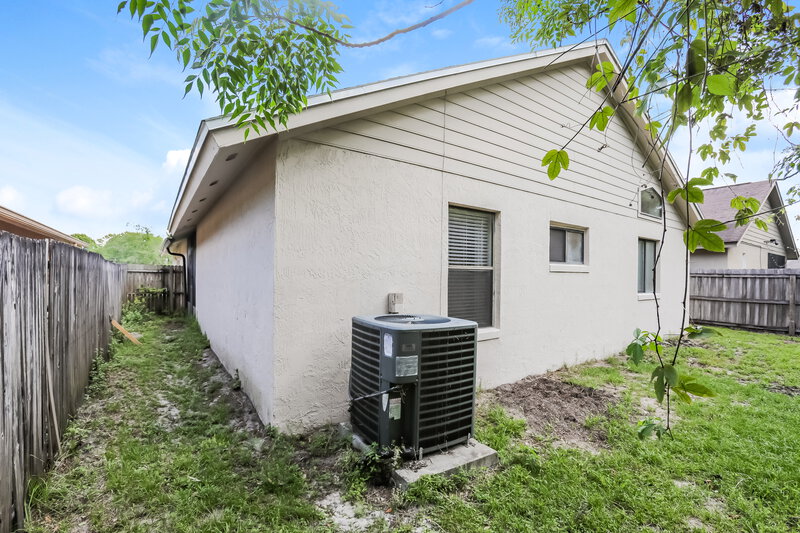 2,205/Mo, 3485 S Saint Lucie Dr Casselberry, FL 32707 Rear View 2