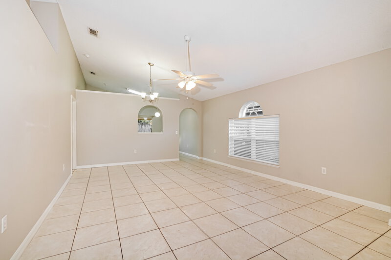 2,120/Mo, 514 Caladesi Trl Orlando, FL 32807 Living Room View
