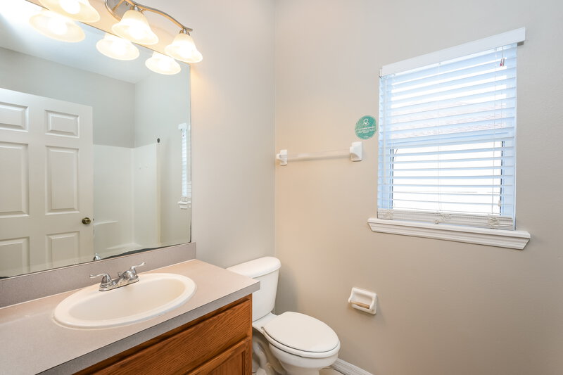 2,300/Mo, 2734 Woodstream Cir Kissimmee, FL 34743 Bathroom View