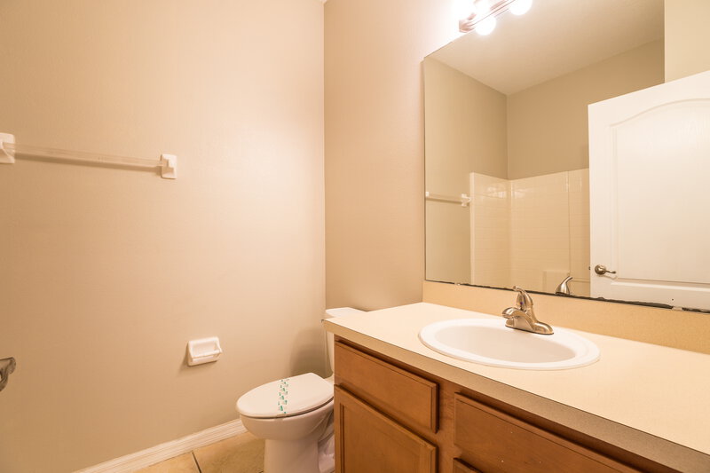 2,160/Mo, 7743 Rex Hill Trl Orlando, FL 32818 Bathroom View