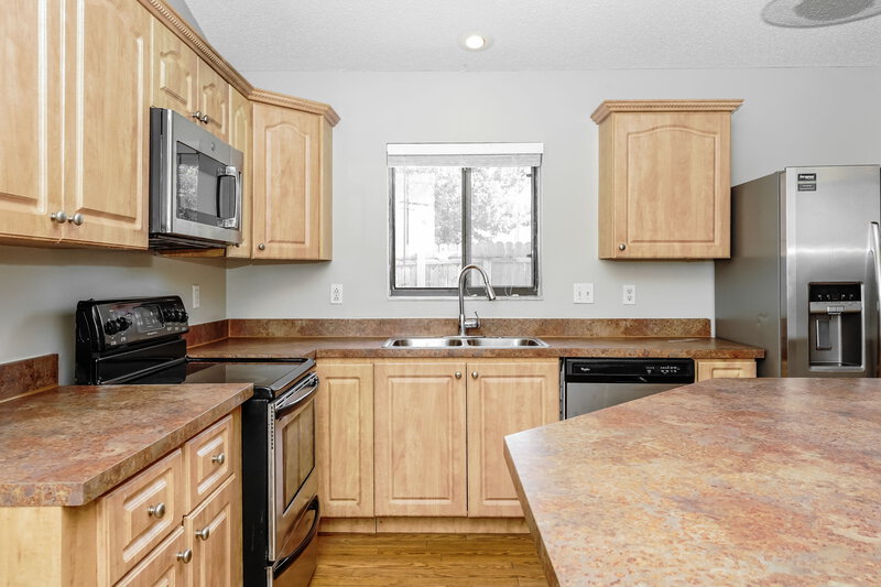 2,195/Mo, 1001 Pond Apple Ct Oviedo, FL 32765 Kitchen View 2