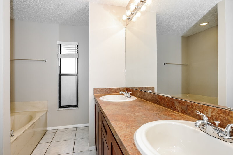 2,195/Mo, 1001 Pond Apple Ct Oviedo, FL 32765 Main Bathroom View