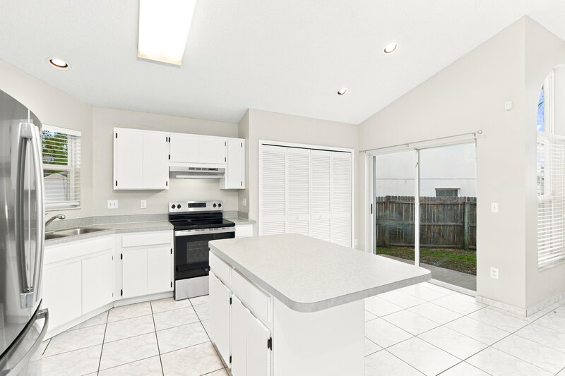 2,670/Mo, 8853 Parliament Ct Kissimmee, FL 34747 Kitchen View 2
