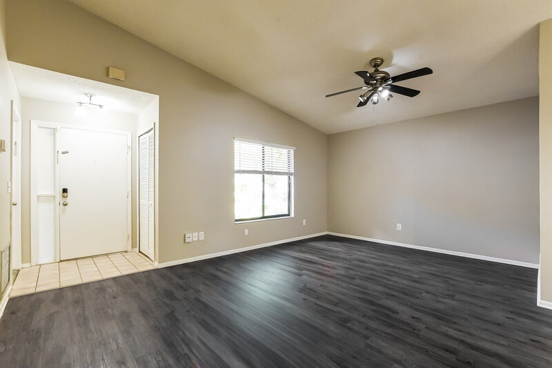 2,200/Mo, 7934 Winter Song Dr Orlando, FL 32825 Living Room View