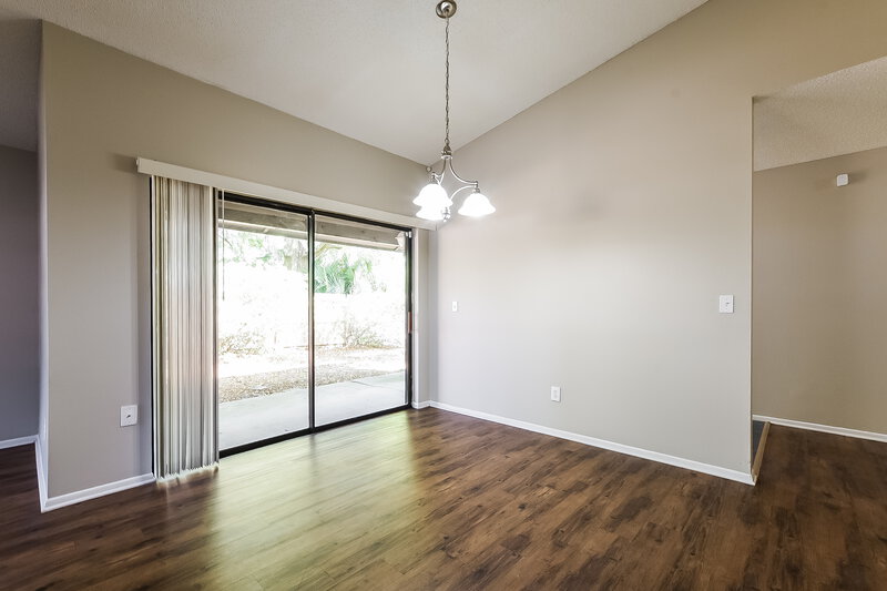 2,200/Mo, 7934 Winter Song Dr Orlando, FL 32825 Dining Room View