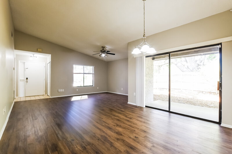 2,200/Mo, 7934 Winter Song Dr Orlando, FL 32825 Dining Room View 3