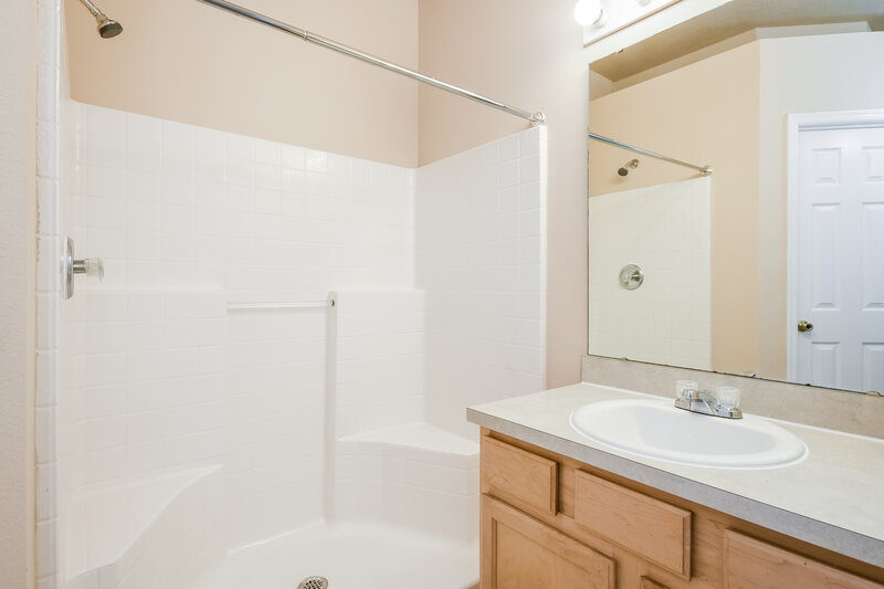 2,030/Mo, 1062 Dekleva Dr Apopka, FL 32712 Main Bathroom View