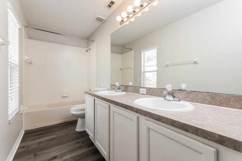 2,285/Mo, 1419 Sherbourne St Winter Garden, FL 34787 Main Bathroom View