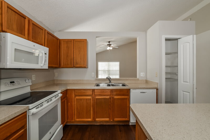 2,370/Mo, 4307 Boca Woods Dr Orlando, FL 32826 Kitchen View