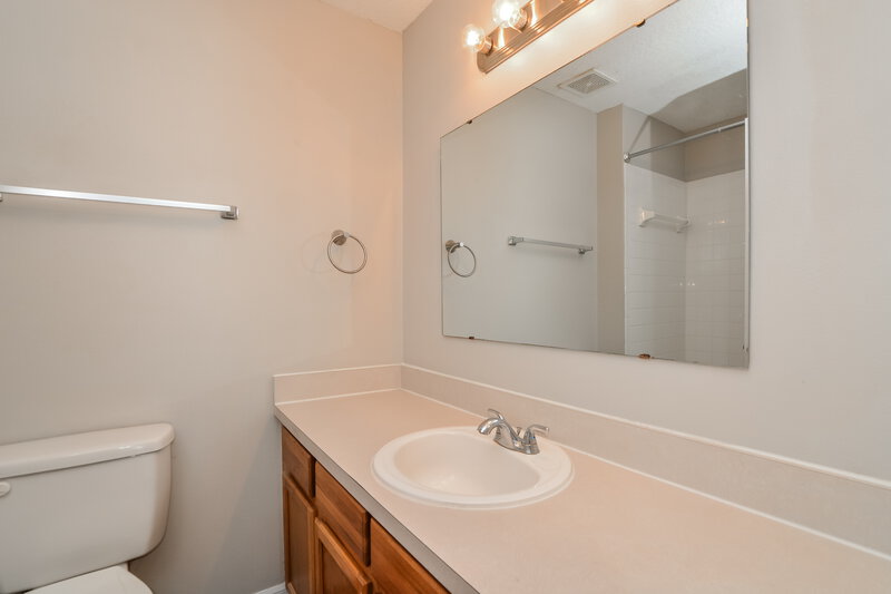 2,370/Mo, 4307 Boca Woods Dr Orlando, FL 32826 Bathroom View